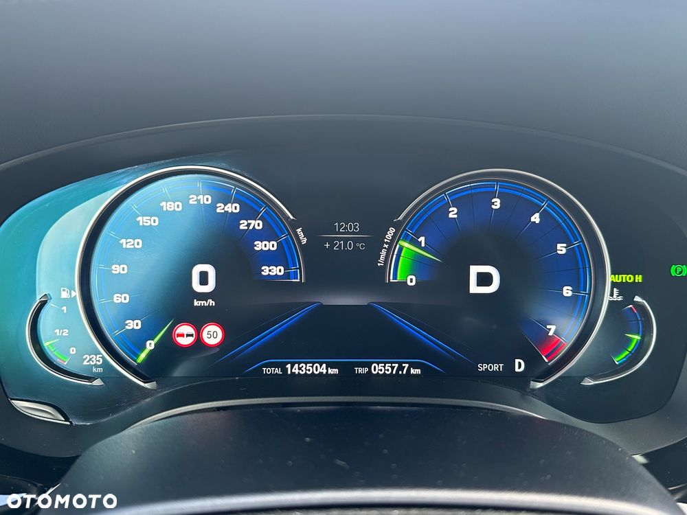 BMW Seria 5 M550i xDrive sport - 15
