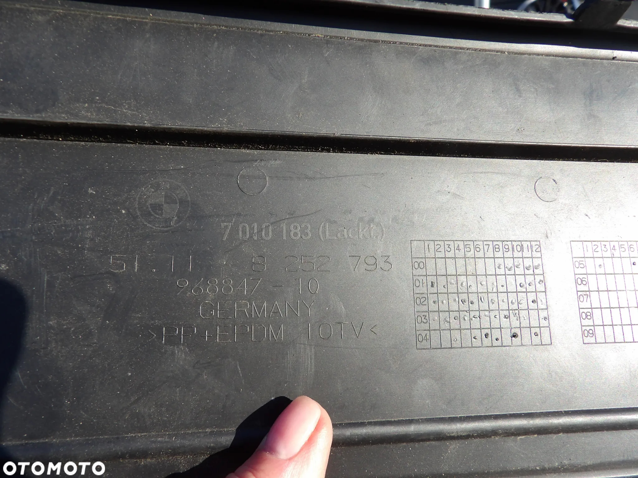 BMW - E46 - RAMKA , PODKŁADKA TABLIC REJESTRACYJNYCH - 8252793 - 2