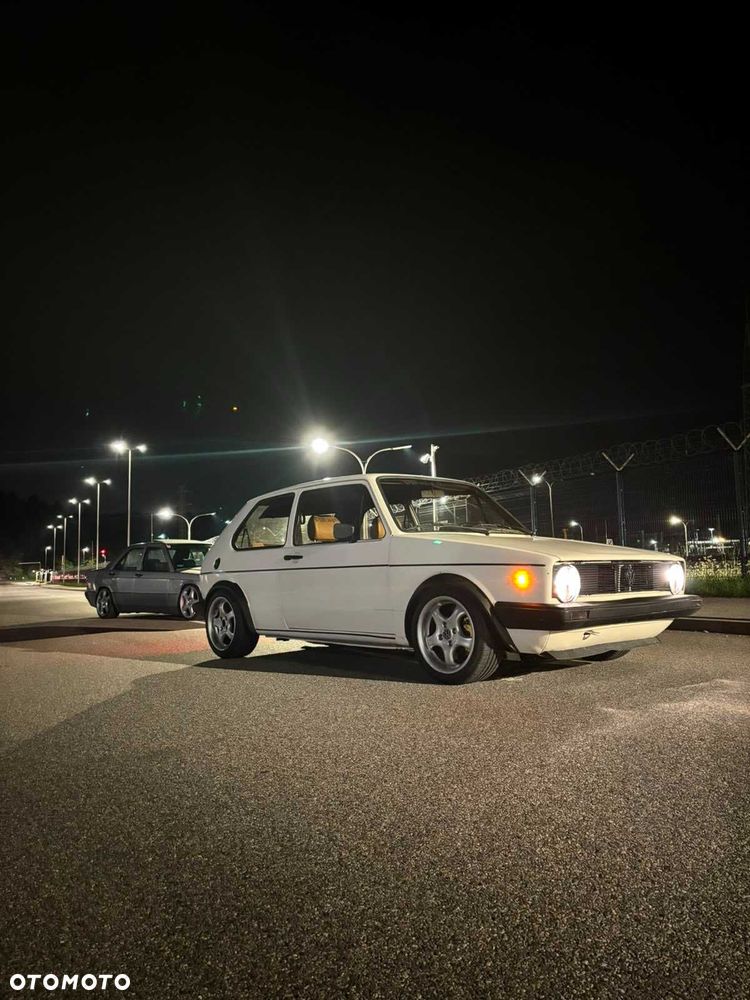 Volkswagen Golf - 1