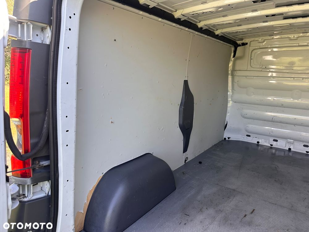 Renault Trafic LONG 2.0 diesel 114kM 2011 rok, automat, WEBASTO, HAK, OPONY JAK NOWE, BEZWYPADKOWY! - 31