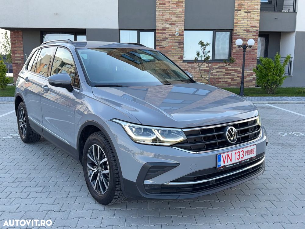 Volkswagen Tiguan - 1