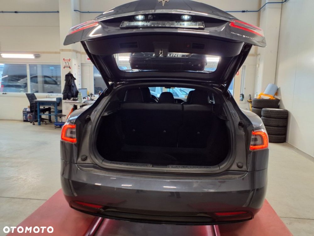 Tesla Model S - 24