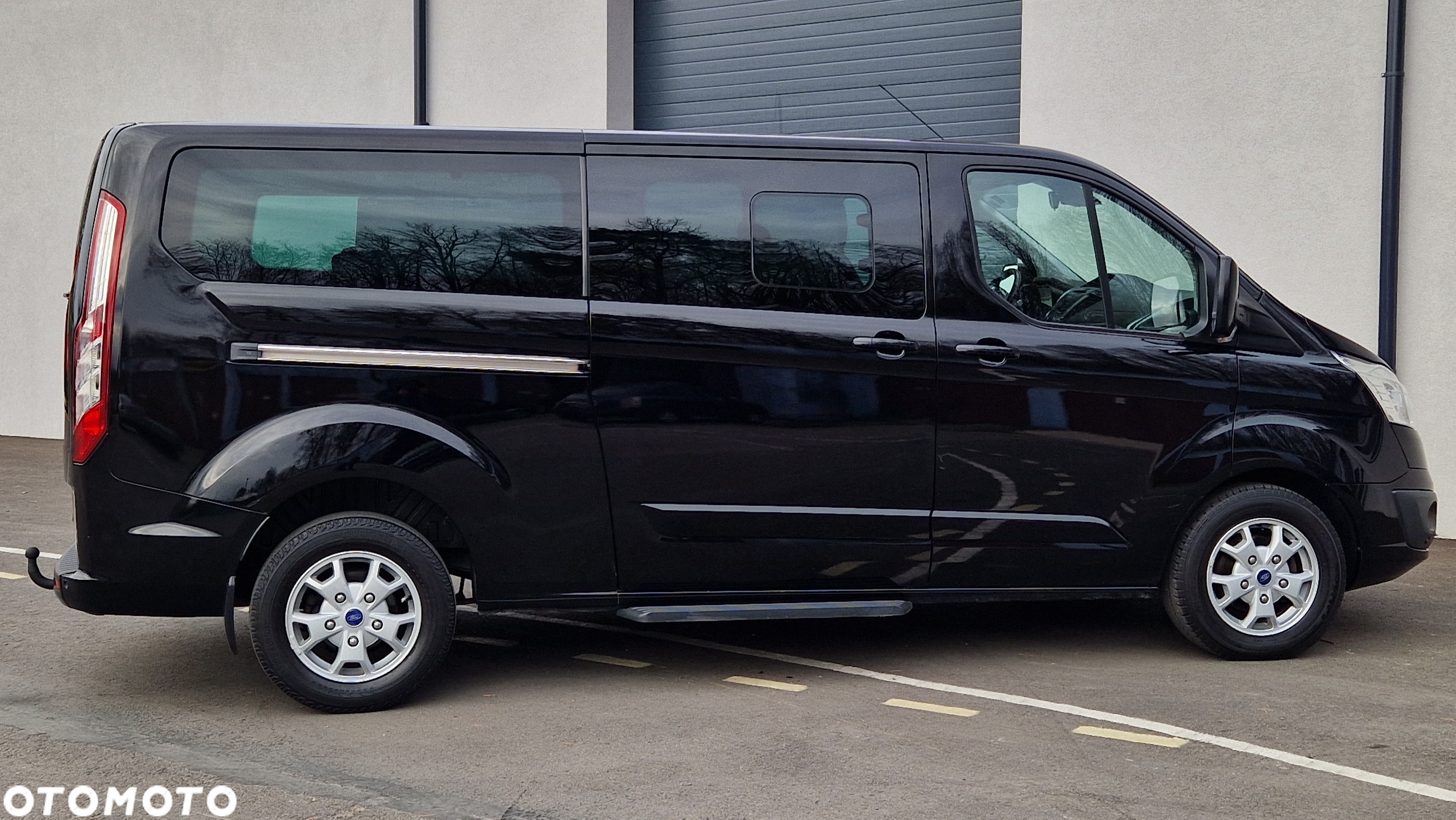 Ford Tourneo Custom 2.0 EcoBlue L2 Shuttle Bus Titanium - 14