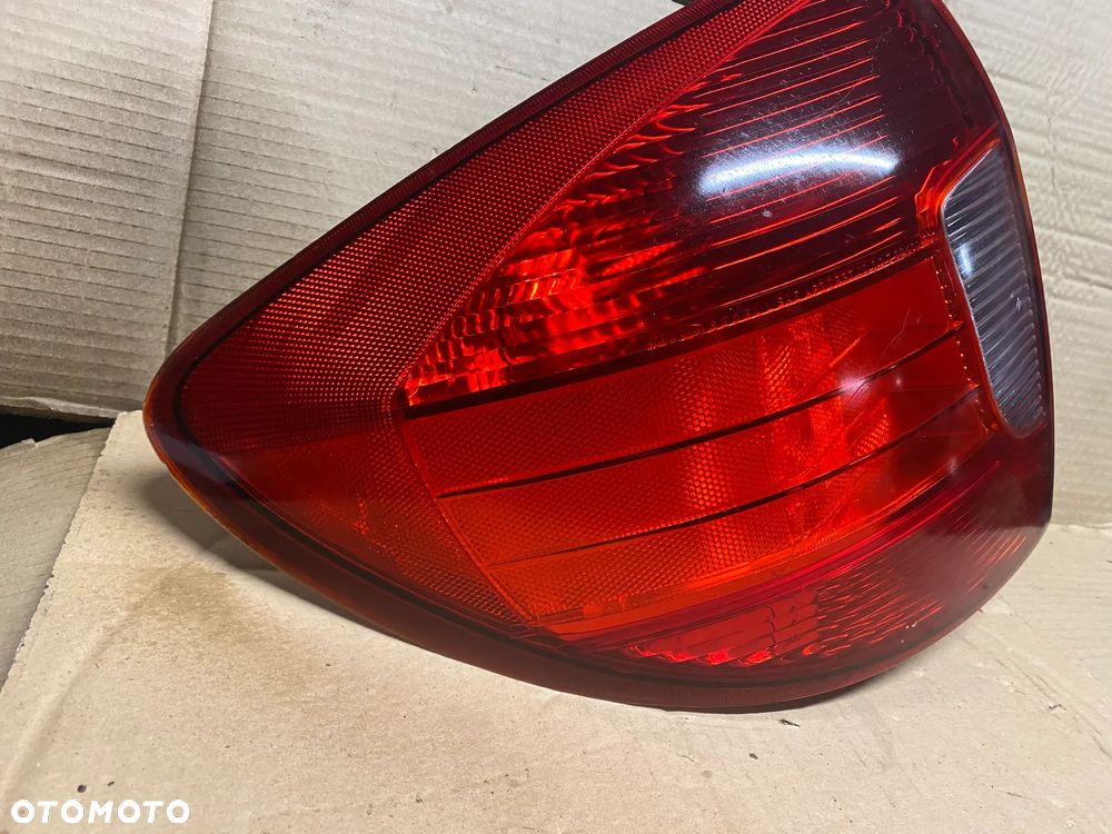 LAMPA TYLNA LEWA KIA RIO I LIFT - 3