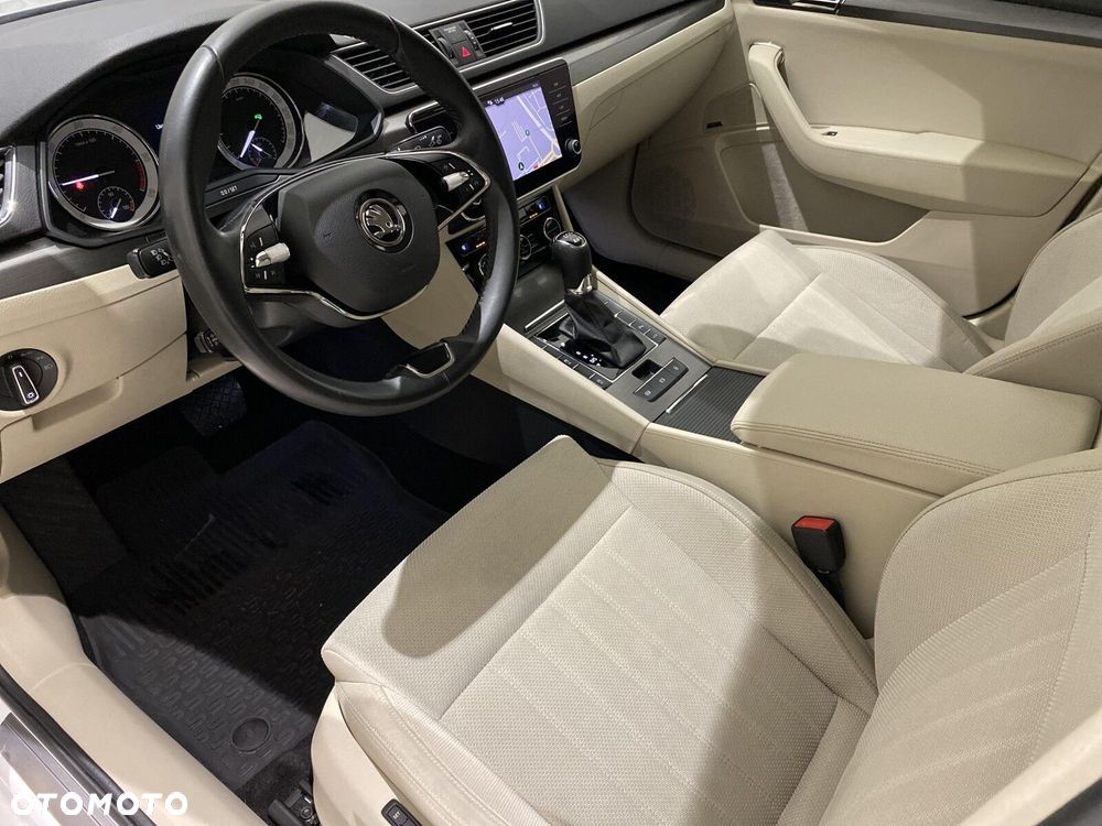 Skoda Superb 2.0 TDI SCR 4x4 Style DSG - 11