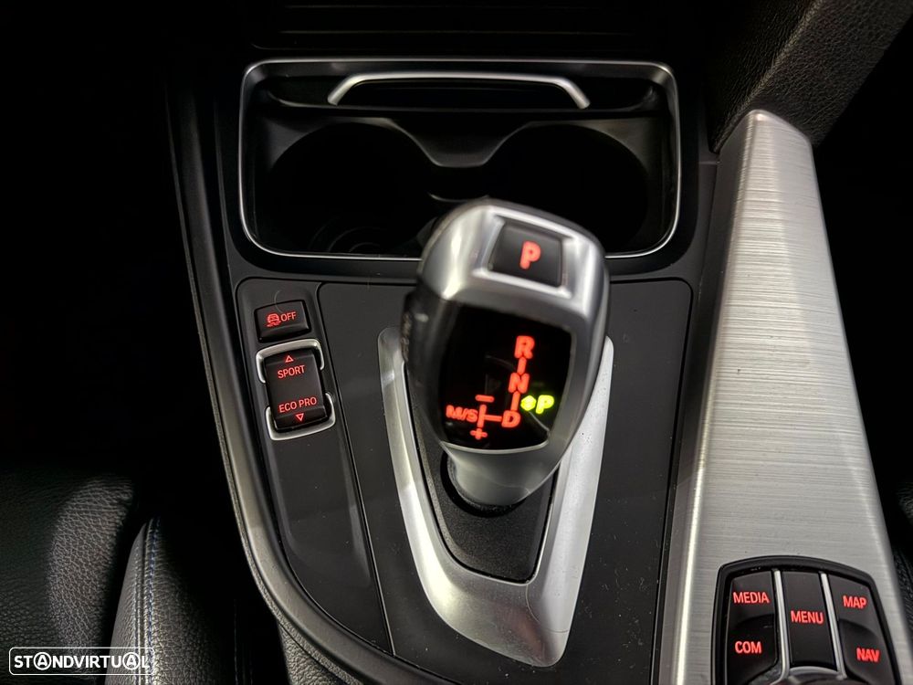 BMW 318 i Pack M Auto - 26