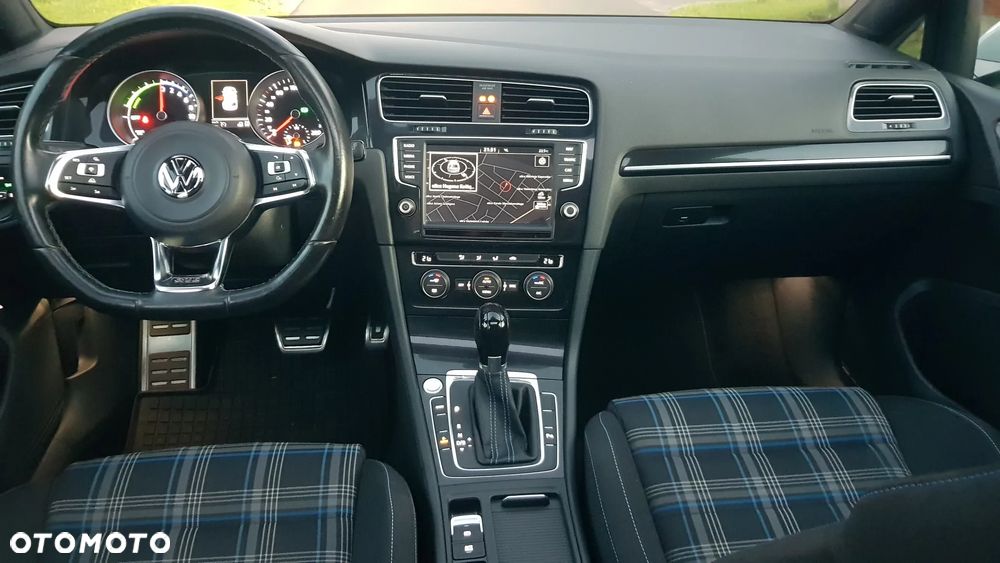Volkswagen Golf - 21