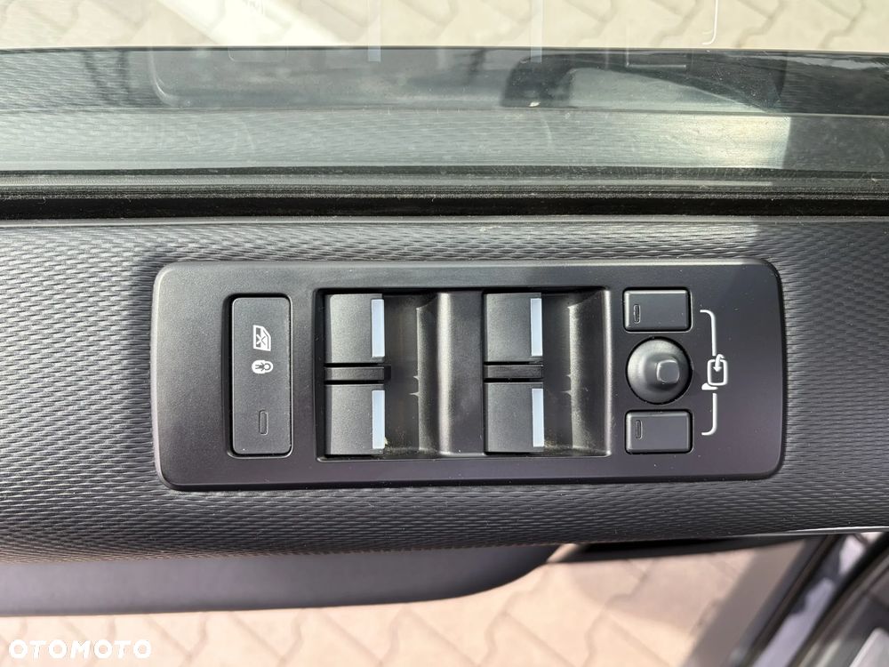Land Rover Discovery 2.0 P300 R-Dynamic SE - 29