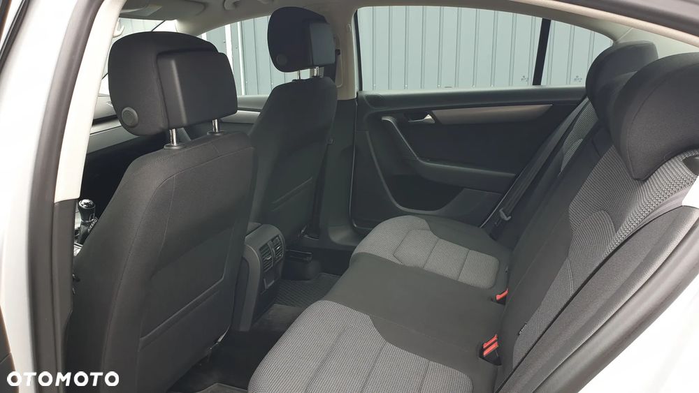 Volkswagen Passat 1.4 TSI BMT Comfortline - 10