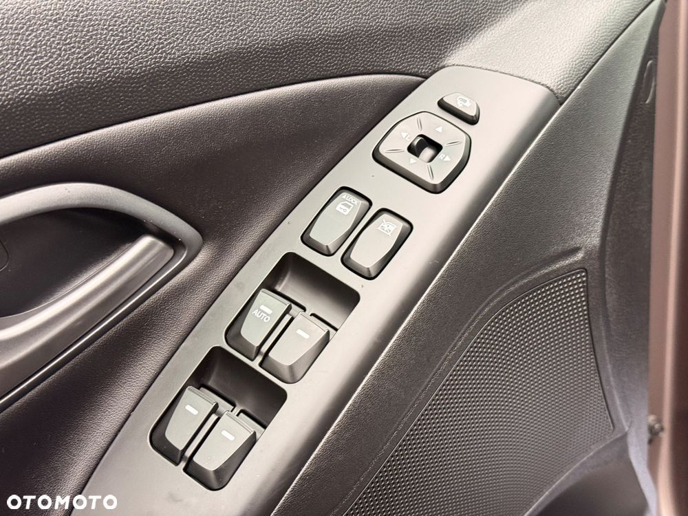 Hyundai ix35 1.6 2WD Fifa World Cup Edition - 18