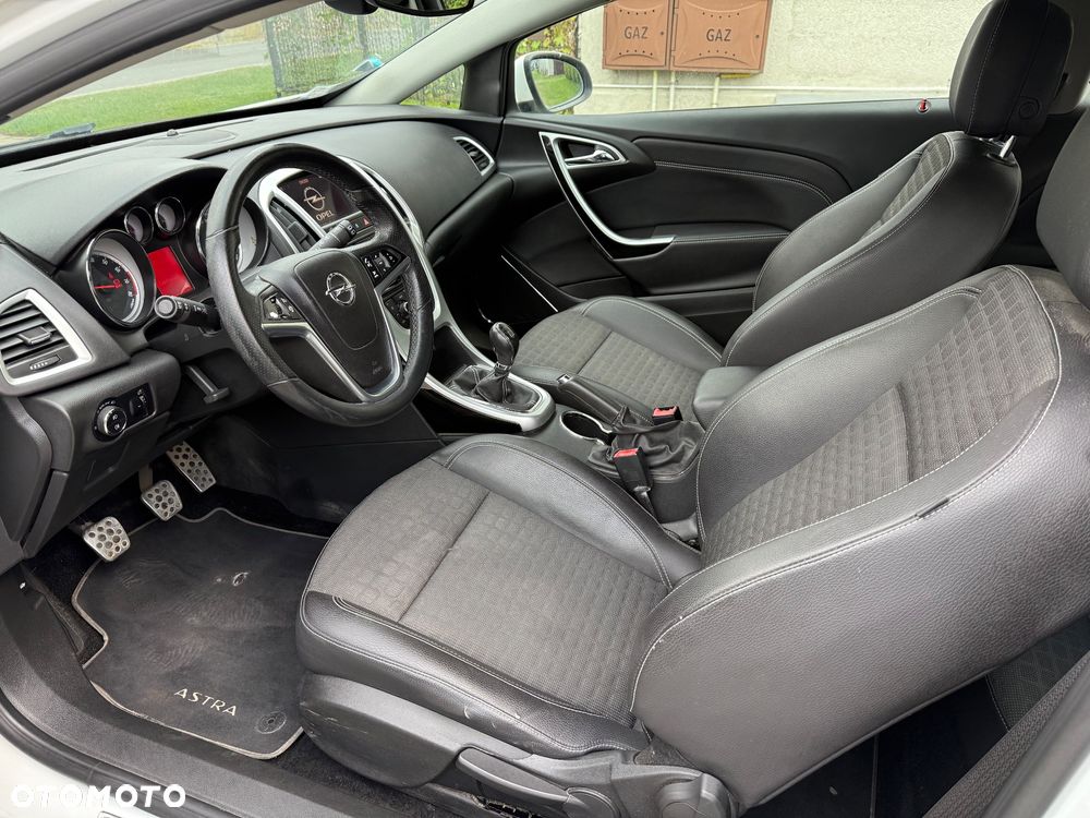 Opel Astra IV GTC 1.4 T Sport EU6 - 9