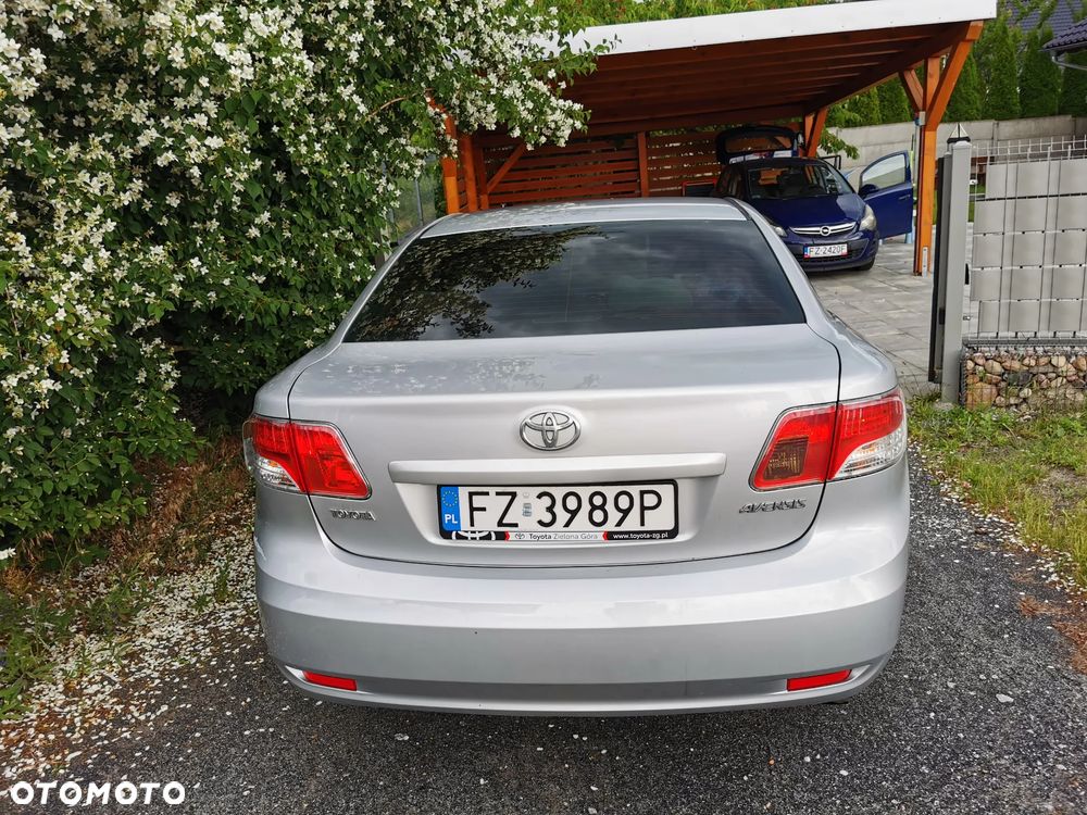 Toyota Avensis 2.0 D-4D Sol - 4