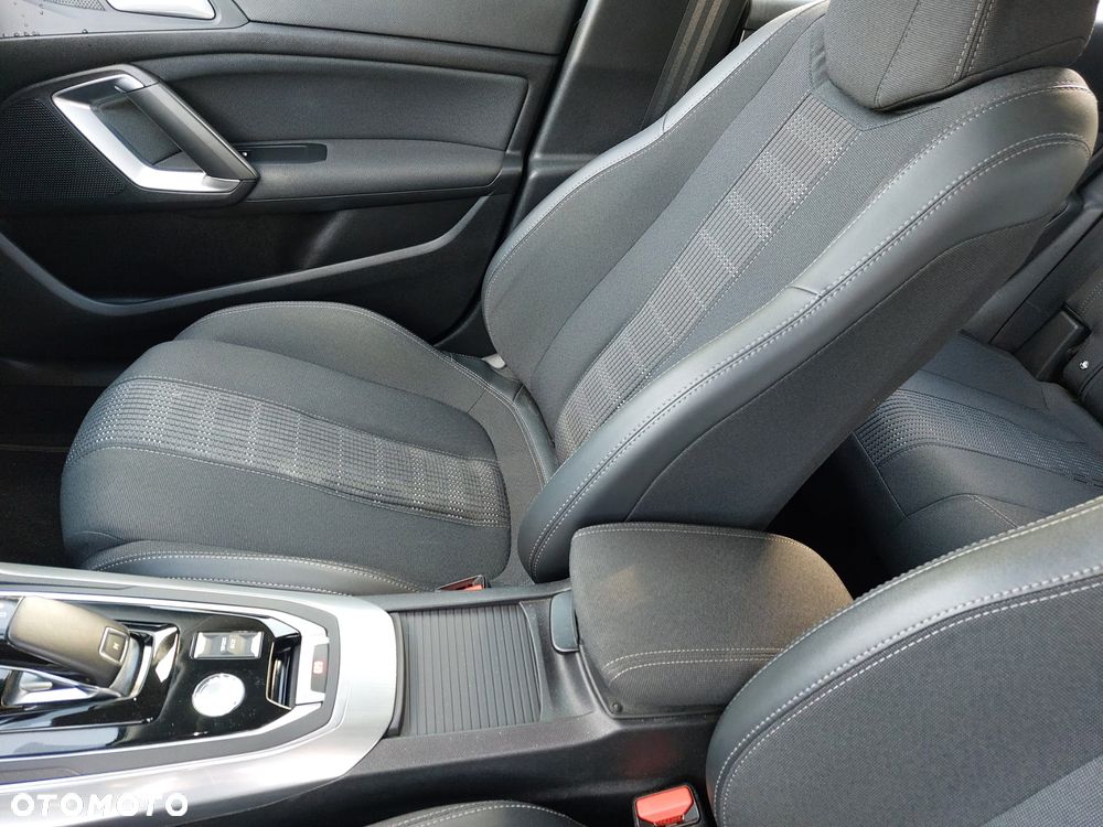 Peugeot 308 BlueHDi 130 EAT8 Black Edition - 17