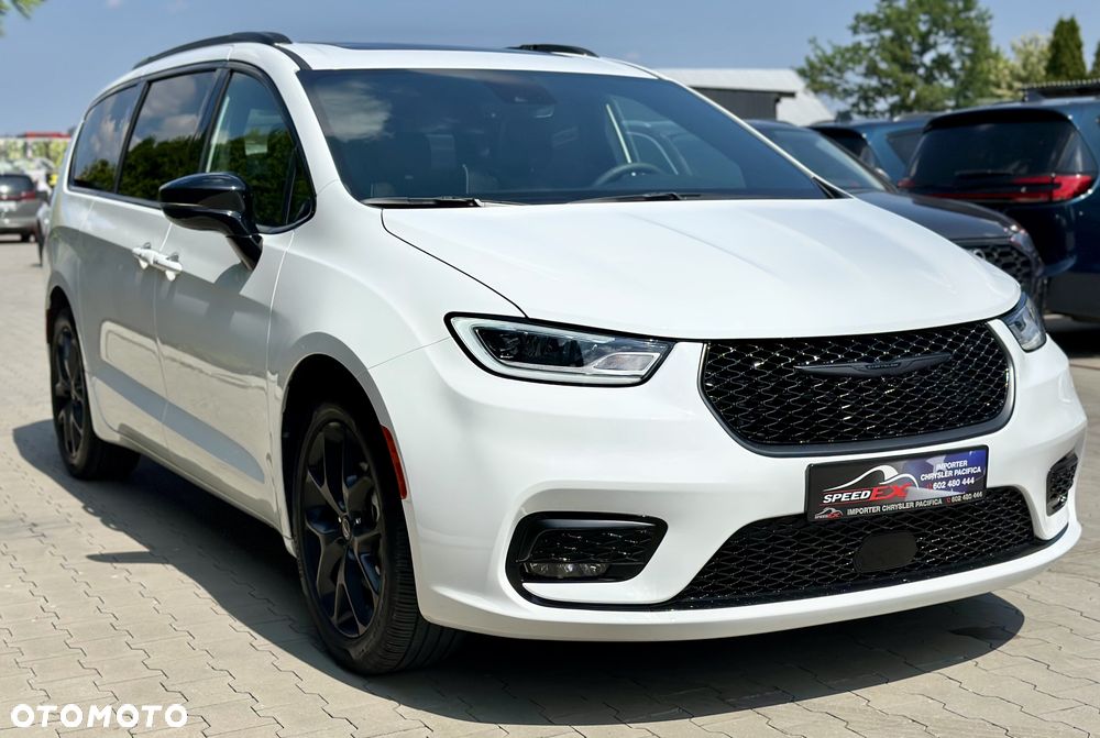 Chrysler Pacifica - 2