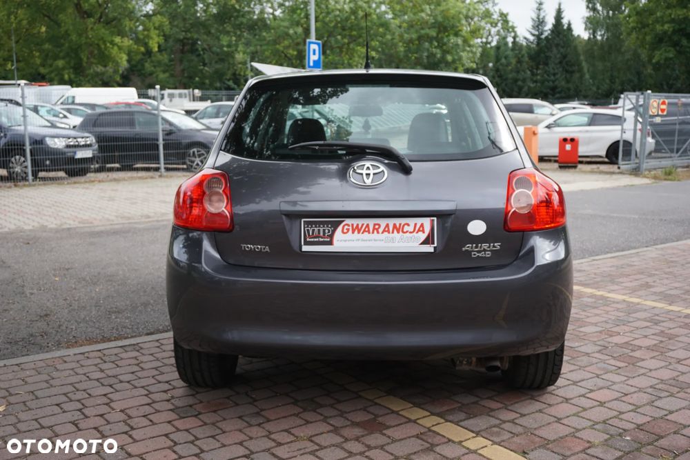 Toyota Auris 2.2 D-4D D-CAT - 4