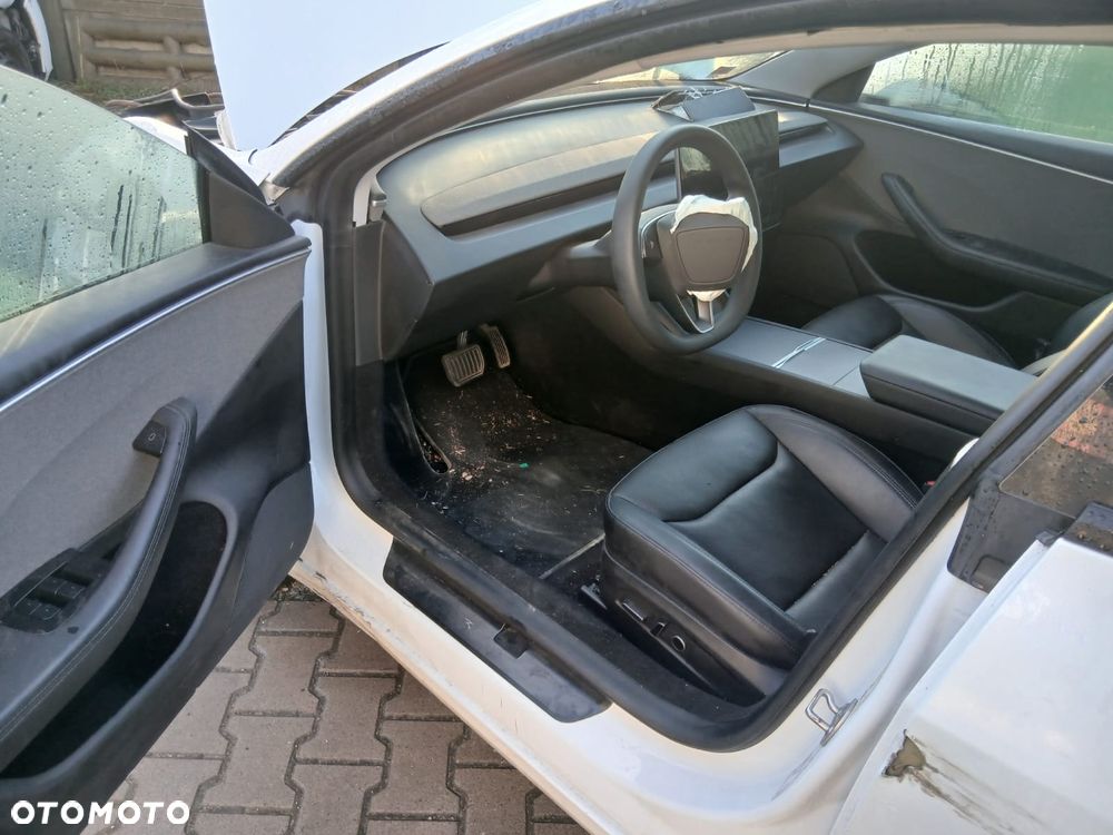 Tesla Model 3 RWD - 12