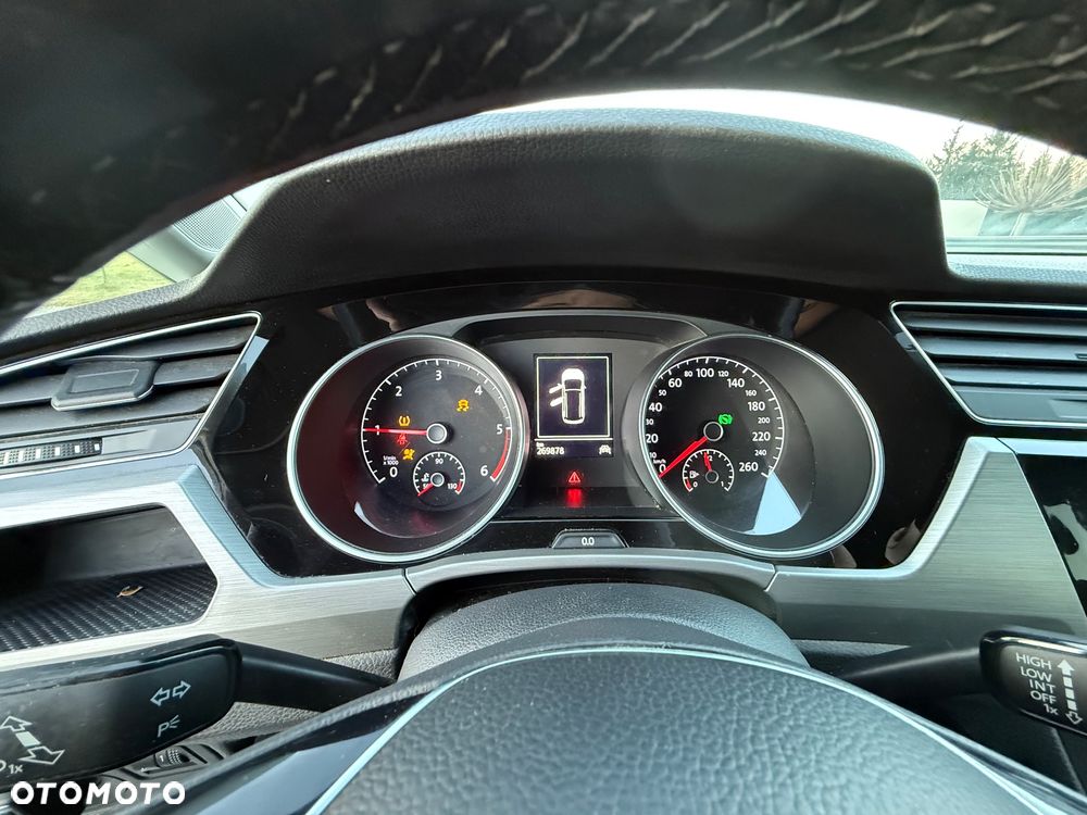 Volkswagen Touran 1.6 TDI SCR (BlueMotion Technology) DSG Comfortline - 23