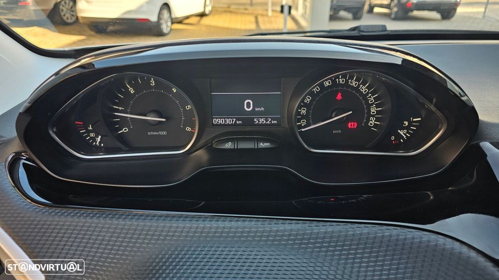 Peugeot 2008 1.6 BlueHDi Style - 16