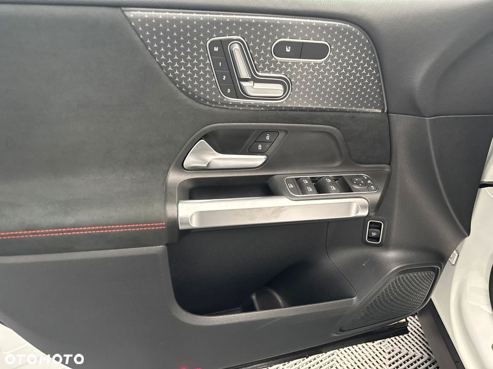 Mercedes-Benz GLB 200 d 4-Matic AMG Line 8G-DCT - 11
