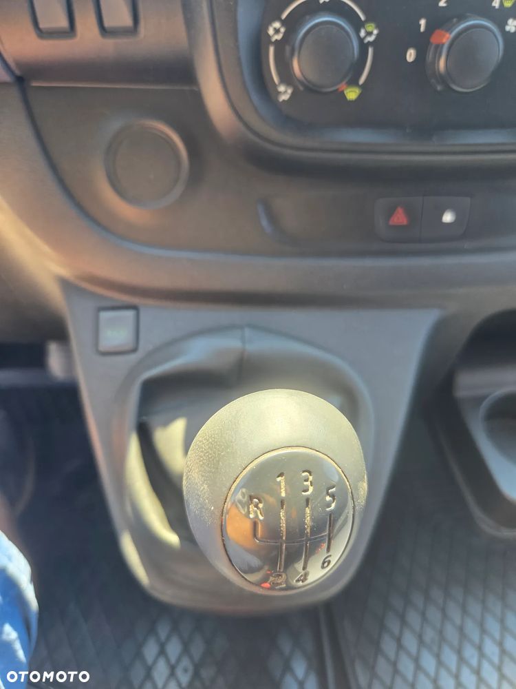 Opel Vivaro - 11