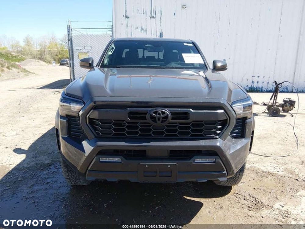 Toyota Tacoma - 8