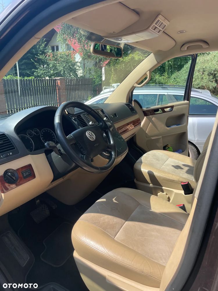 Volkswagen Multivan - 9