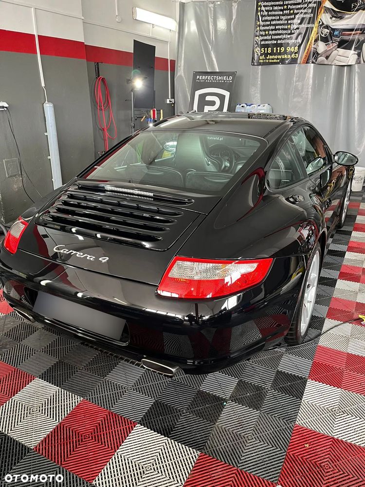 Porsche 911 Carrera 4 - 3