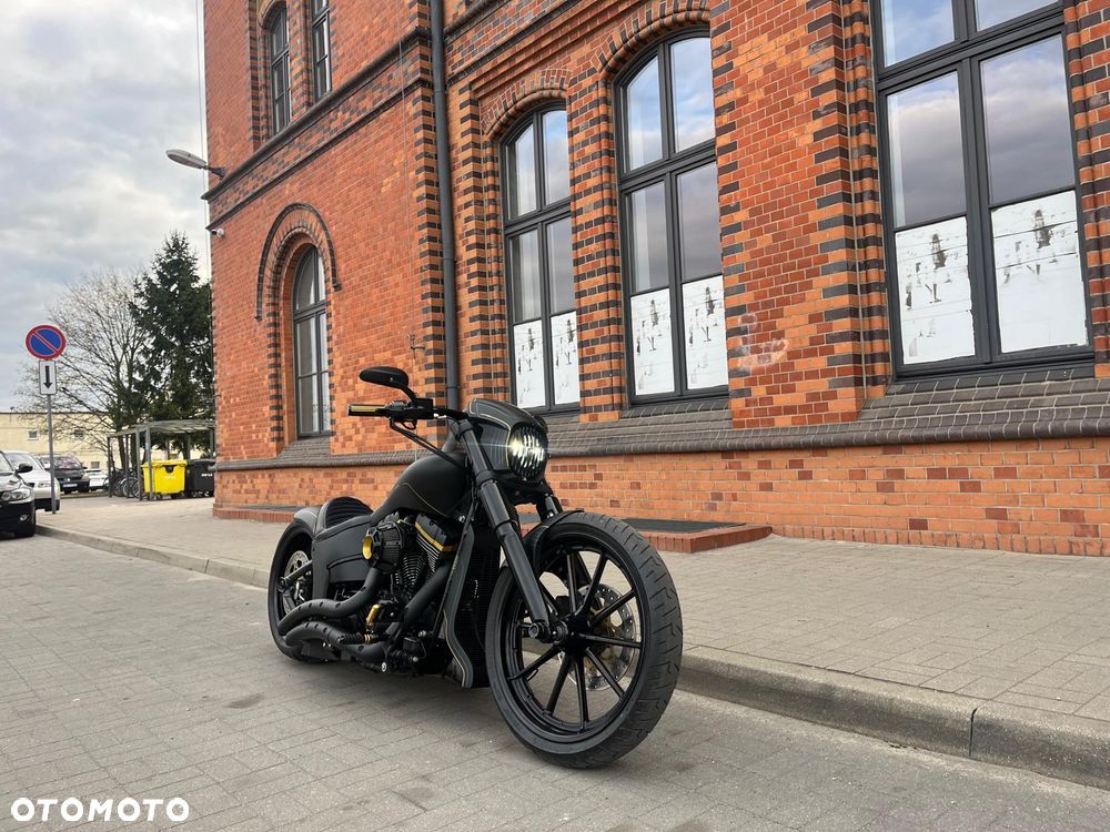 Harley-Davidson Softail Breakout - 6