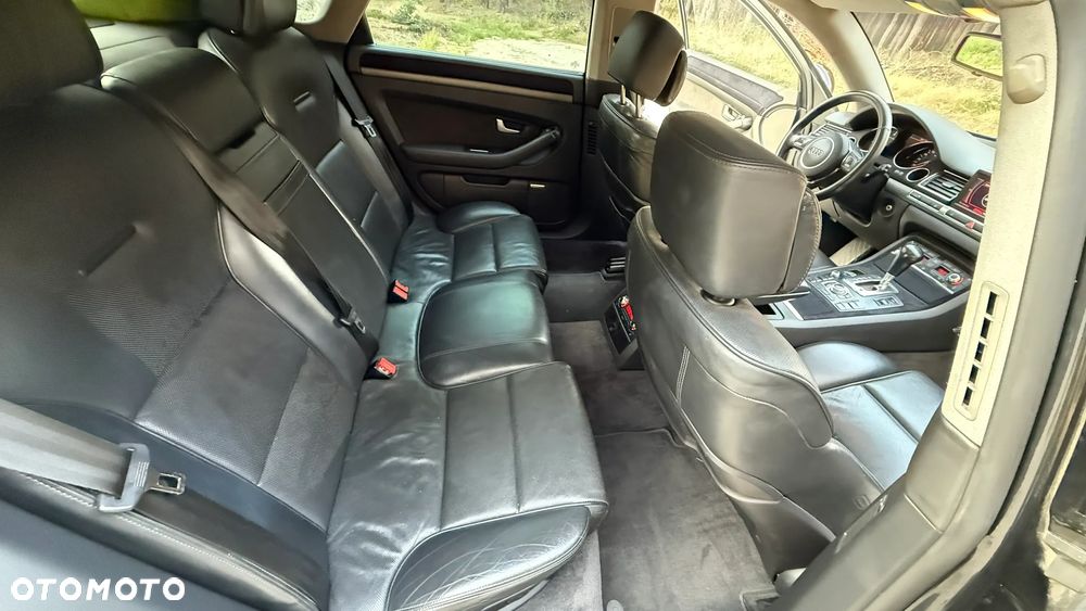 Audi A8 4.2 Quattro - 8
