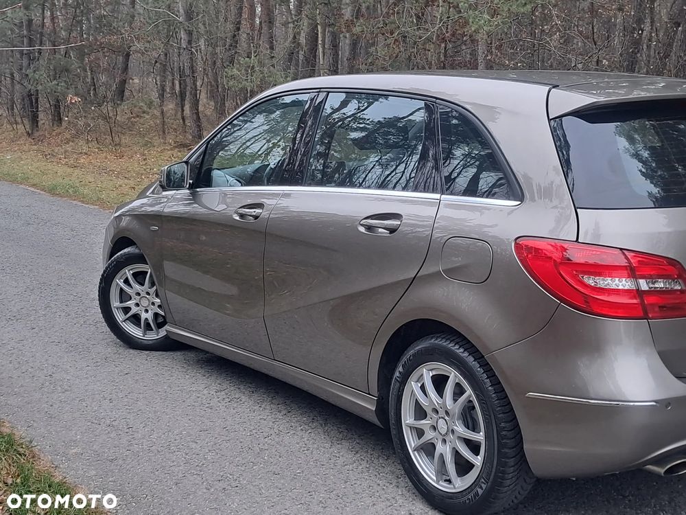 Mercedes-Benz Klasa B 180 BlueEFFICIENCY Edition Style - 4