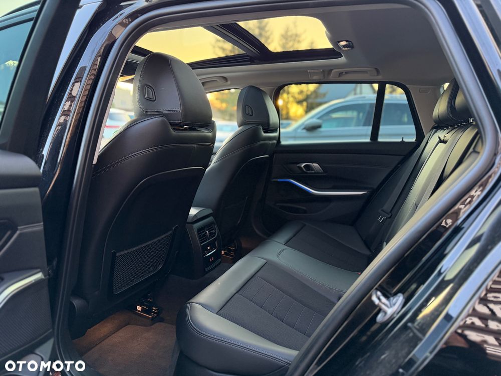 BMW Seria 3 320d M Sport - 16