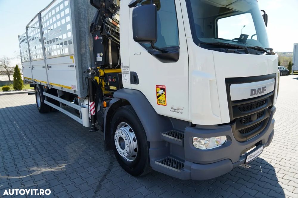 DAF LF 250 / 4X2 / LIVRARE - 7.30 + HDS HYVA HB 150XE3 / RADIOCOMANDĂ / ROTATOARE / MAX. CAPACITATE DE RIDICARE: 5200 KG / FURCĂ PENTRU PALEȚI / EURO 6 - 15