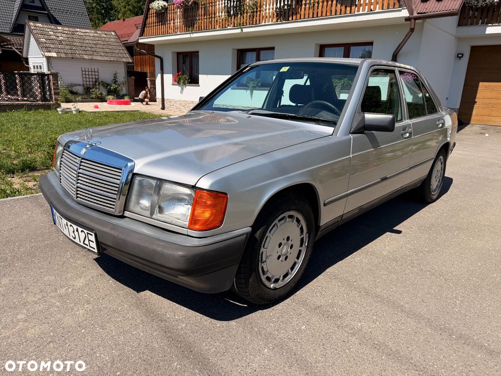Mercedes-Benz W201 (190) - 2