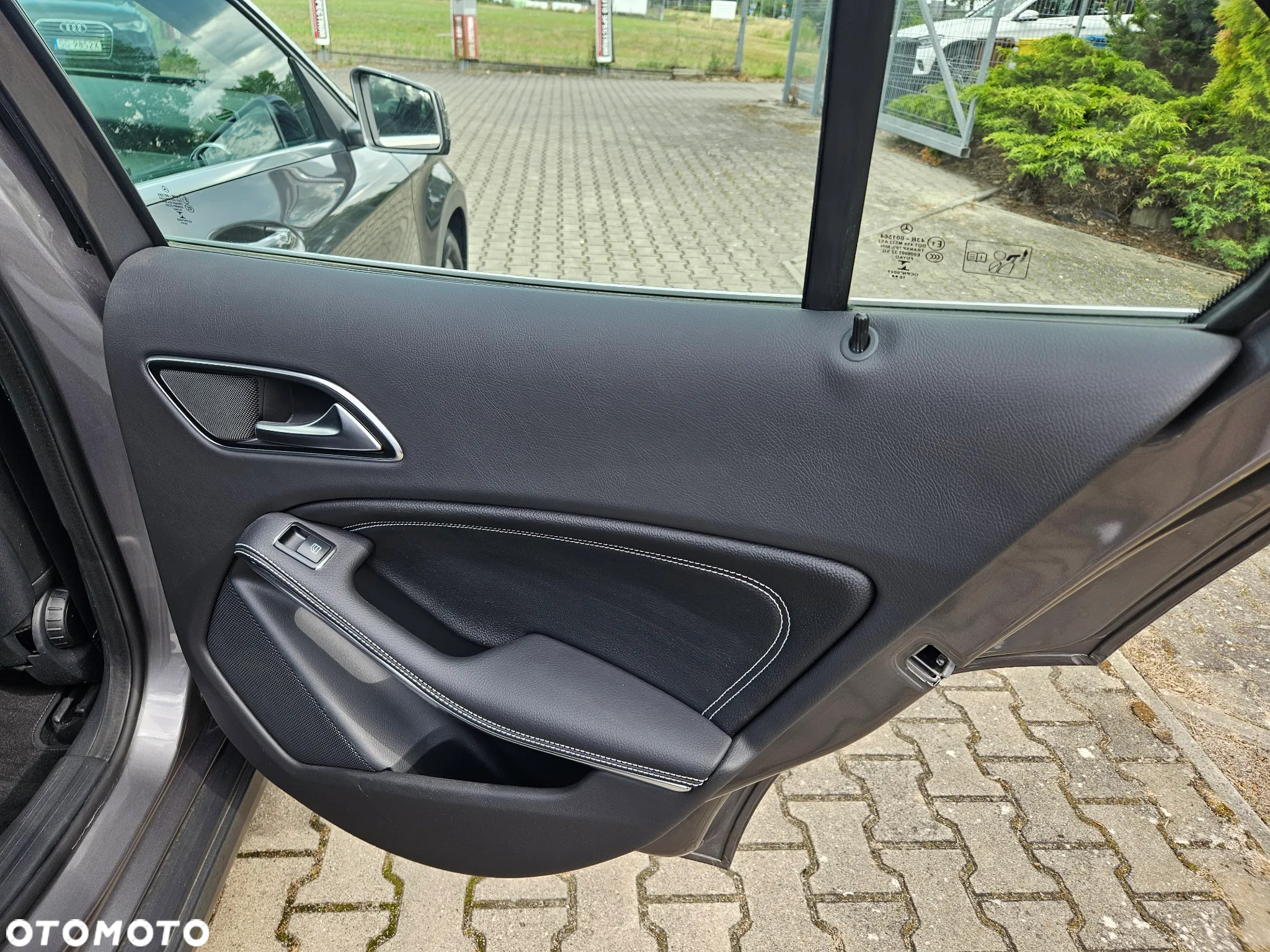Mercedes-Benz GLA 180 UrbanStyle Edition - 19