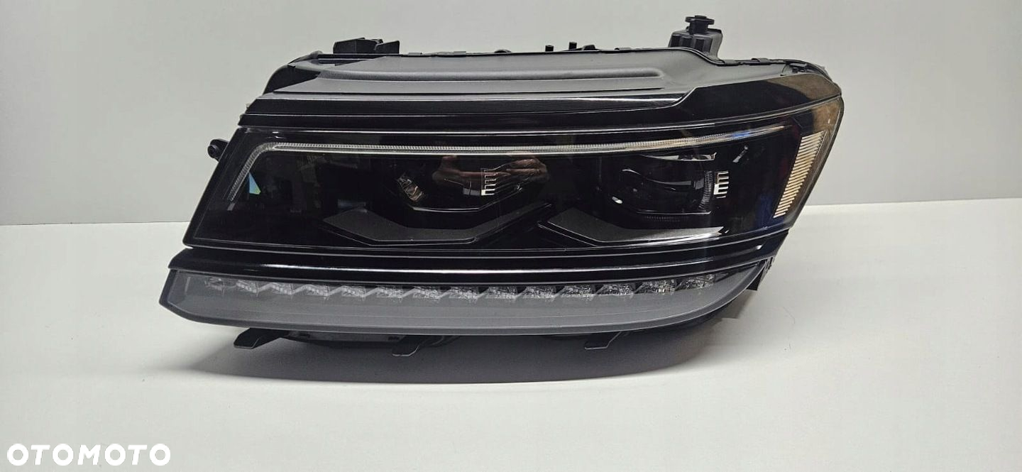 VW TIGUAN II 5NN ALLSPACE REFLEKTOR LEWY LAMPA LEWA CZARNA RAMKA - 4