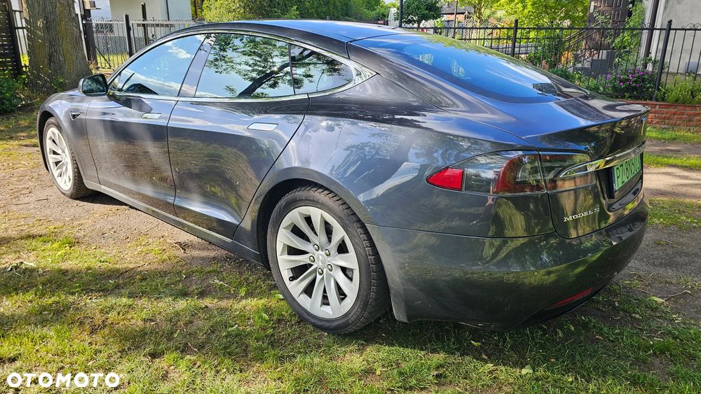 Tesla Model S - 31