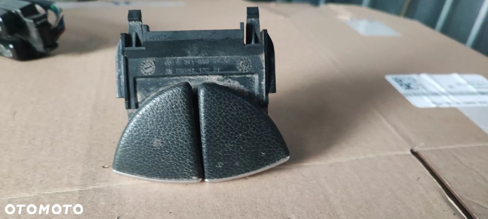 Klamka uchwyt podłokietnika Mercedes w211 A2116800784 - 1