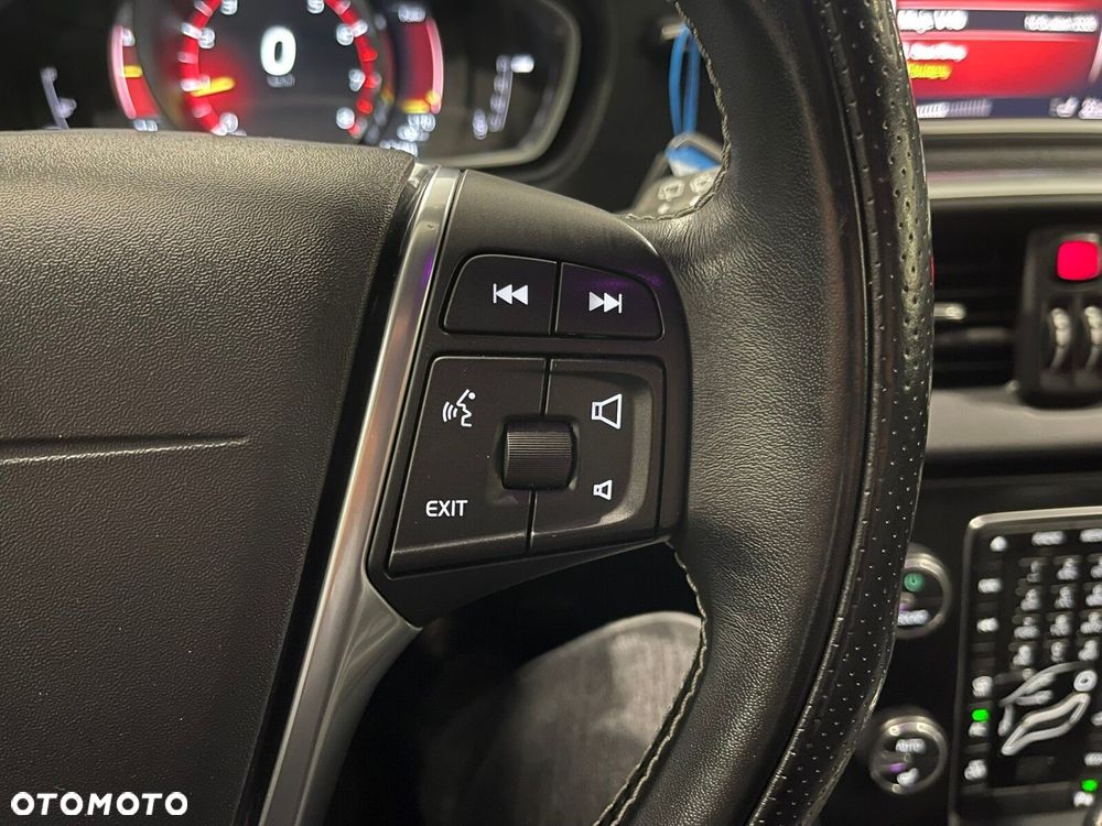 Volvo V40 T4 Drive-E R-Design Momentum - 22