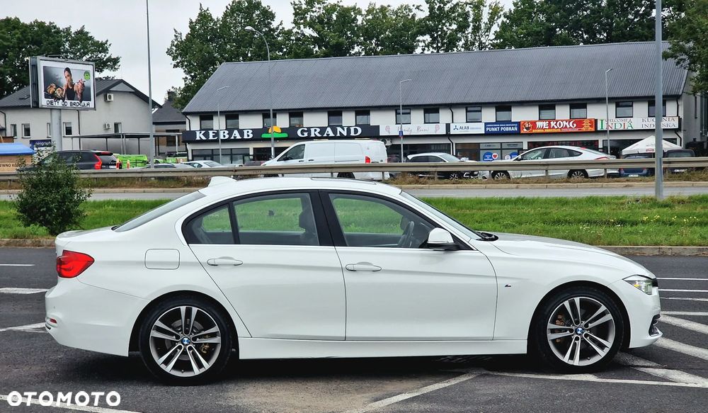 BMW Seria 3 330i GPF Luxury Line sport - 13