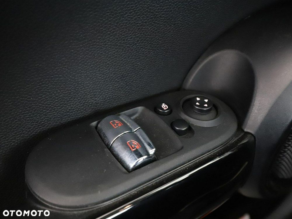 MINI Cooper Essential Trim - 34