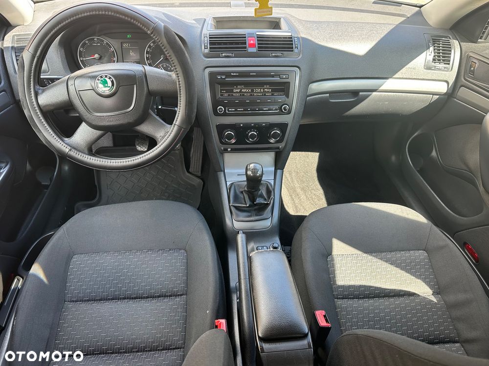 Skoda Octavia 1.6 Family Plus - 16