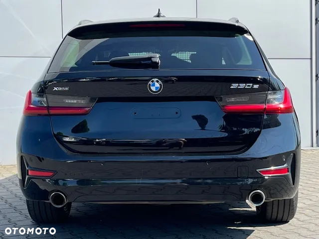 BMW Seria 3 330e xDrive M Sport sport - 12