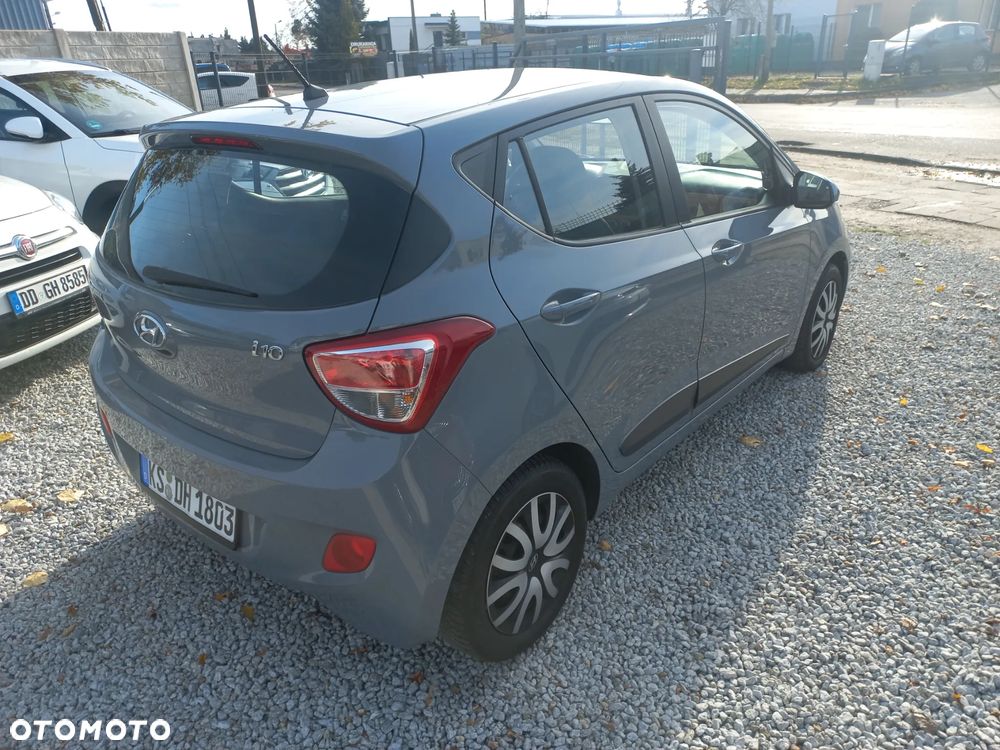 Hyundai i10 1.0 Fifa World Cup Edition - 10