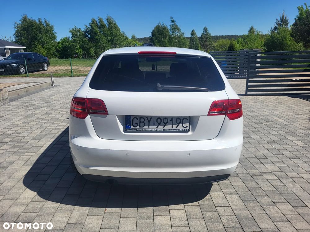 Audi A3 Sportback 1.6 TDI DPF Ambiente - 6
