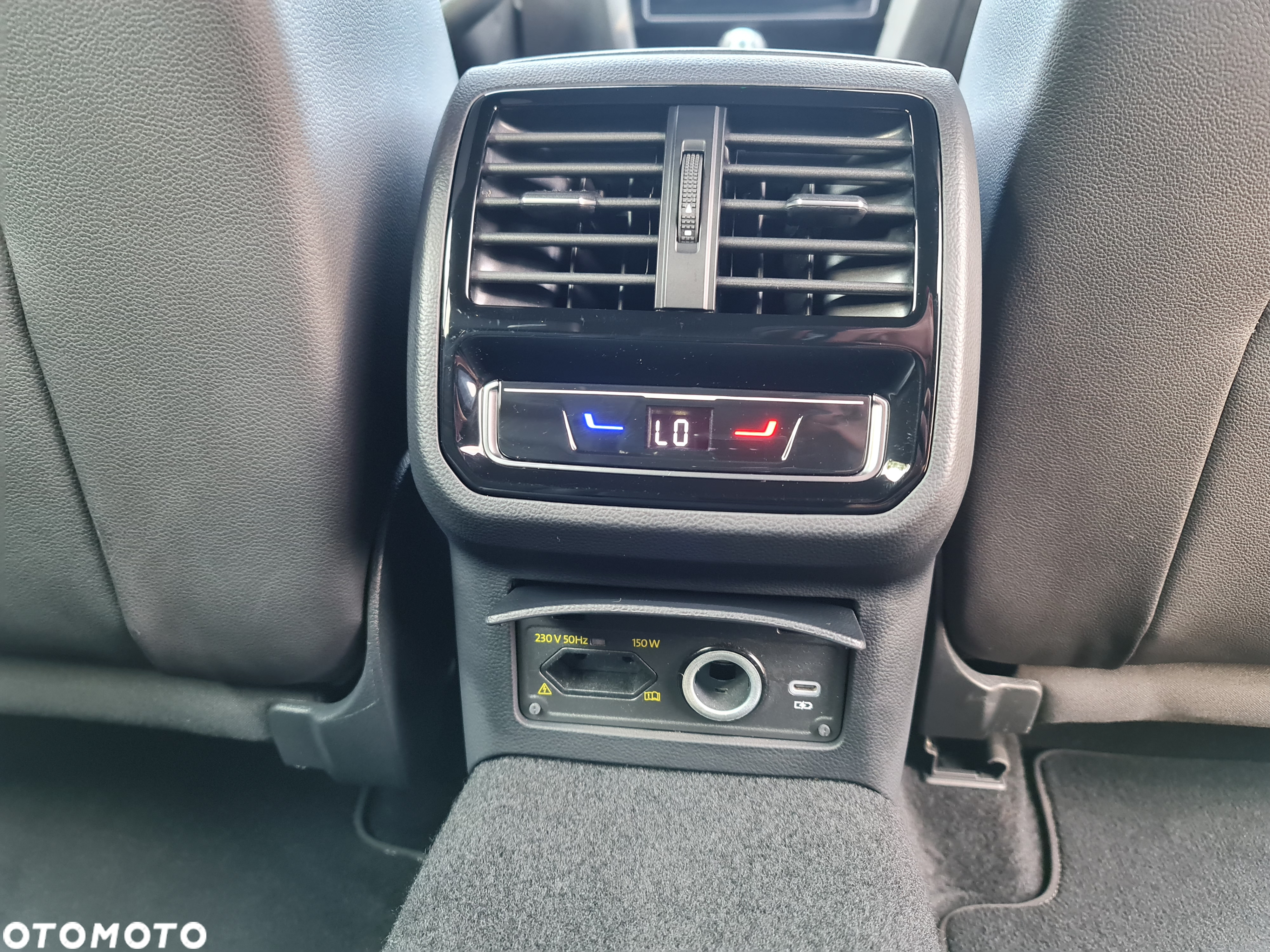 Volkswagen Passat Variant 2.0 TDI SCR DSG R-Line - 8