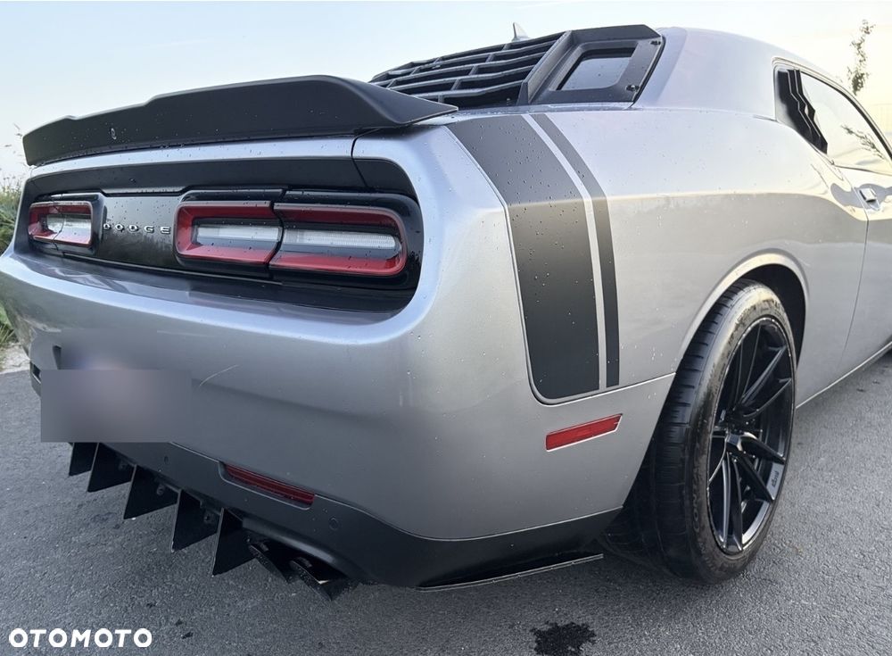 Dodge Challenger - 2