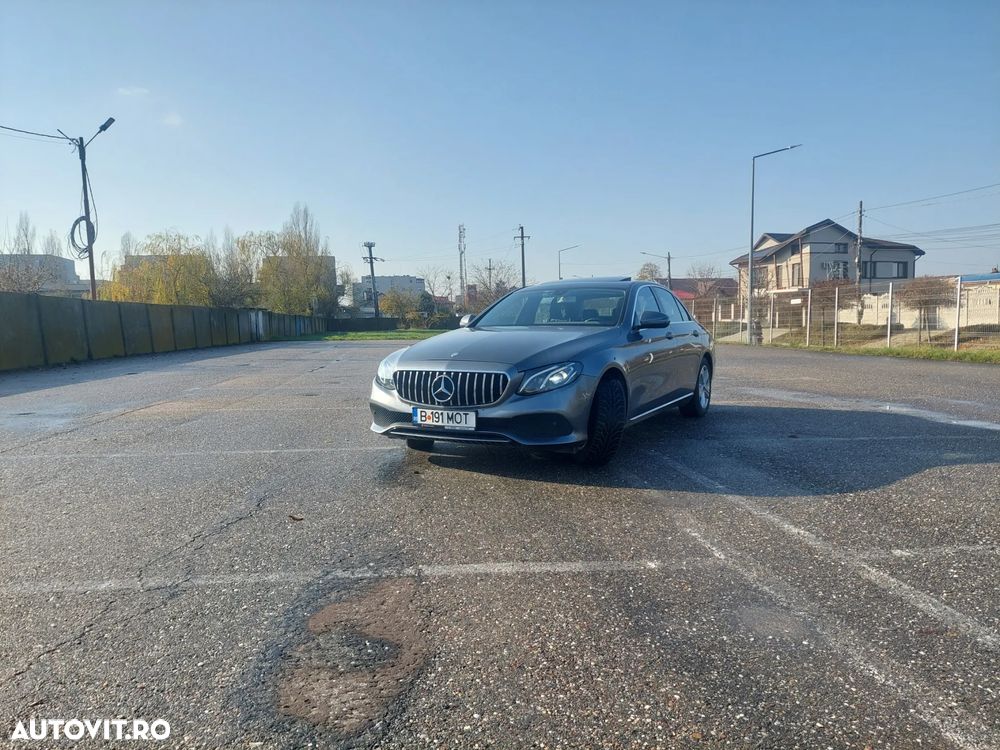 Mercedes-Benz E 200 4Matic T 9G-TRONIC - 2