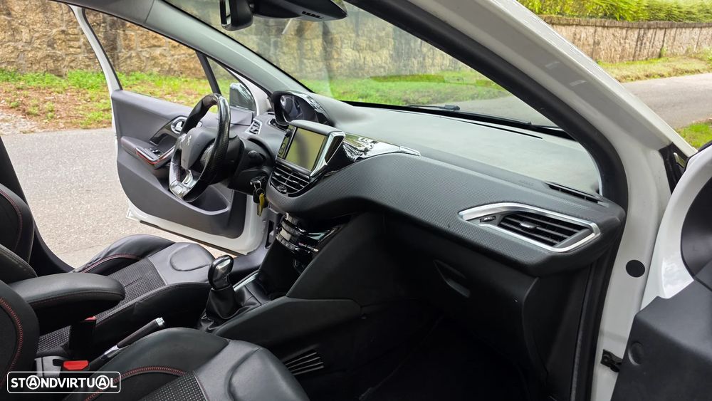 Peugeot 208 1.6 BlueHDi GT Line - 29