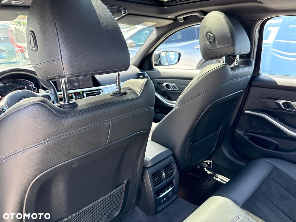 BMW Seria 3 330e M Sport - 15