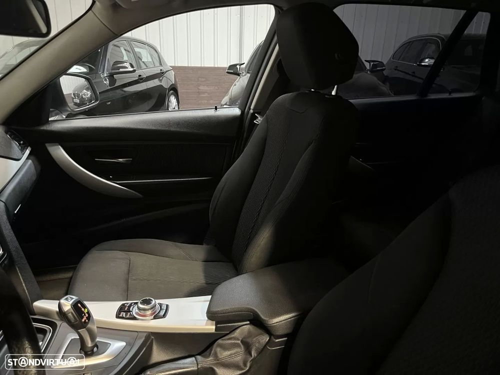 BMW 320 d Touring Auto Line Sport - 37
